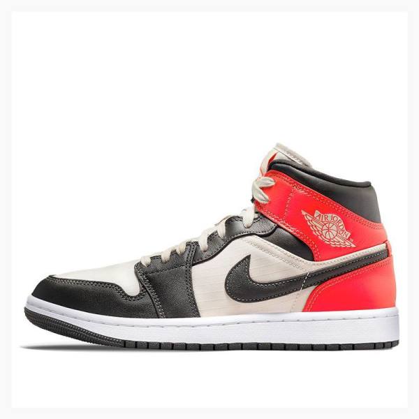 Nike Mid Newsprint Basketsko Air Jordan 1 Dame Svarte Rød | JD-058PG